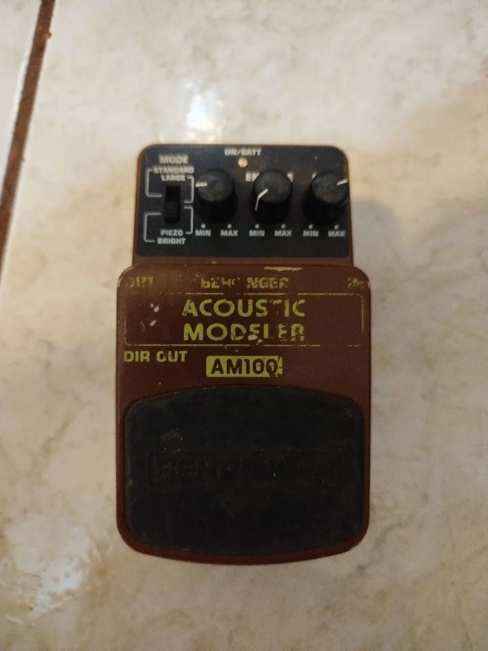 Pedal AM 100 Behringer