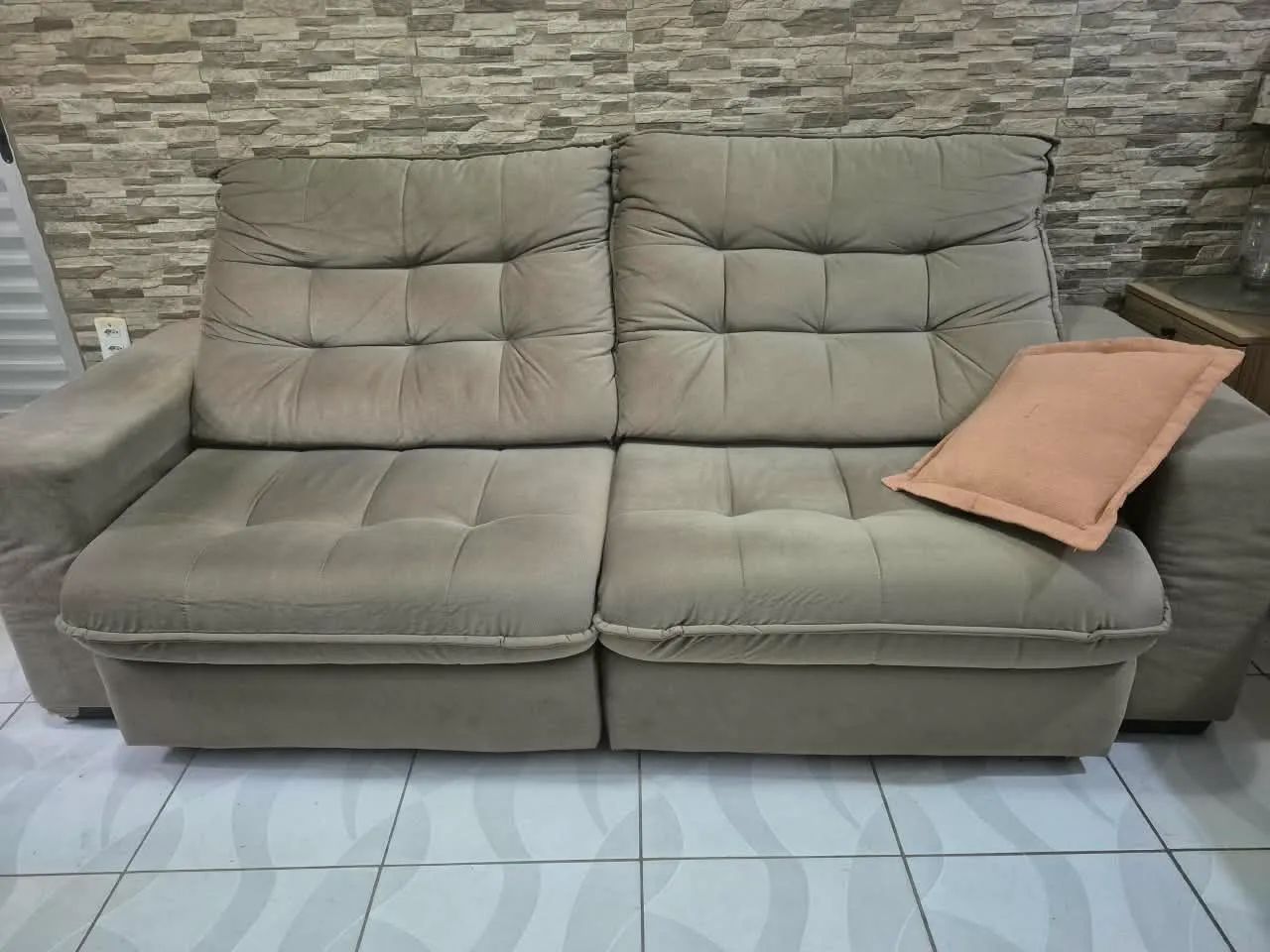 Vendo sofá 3 lugares reclinável - Foto 5