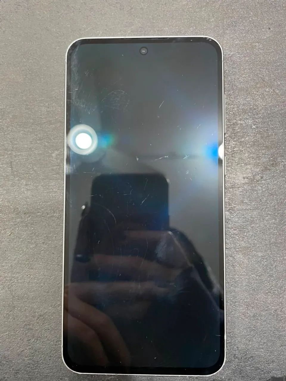 Celular semi novo A56