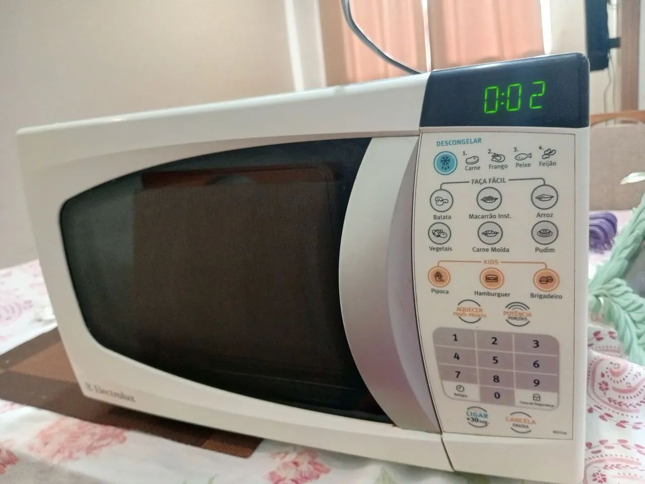Micro-ondas Electrolux MEF28 18L - Funcionando Perfeitamente - Foto 2