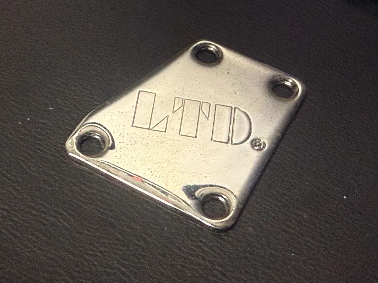 Neck plate para Guitarra LTD/Esp original chromado - Foto 2