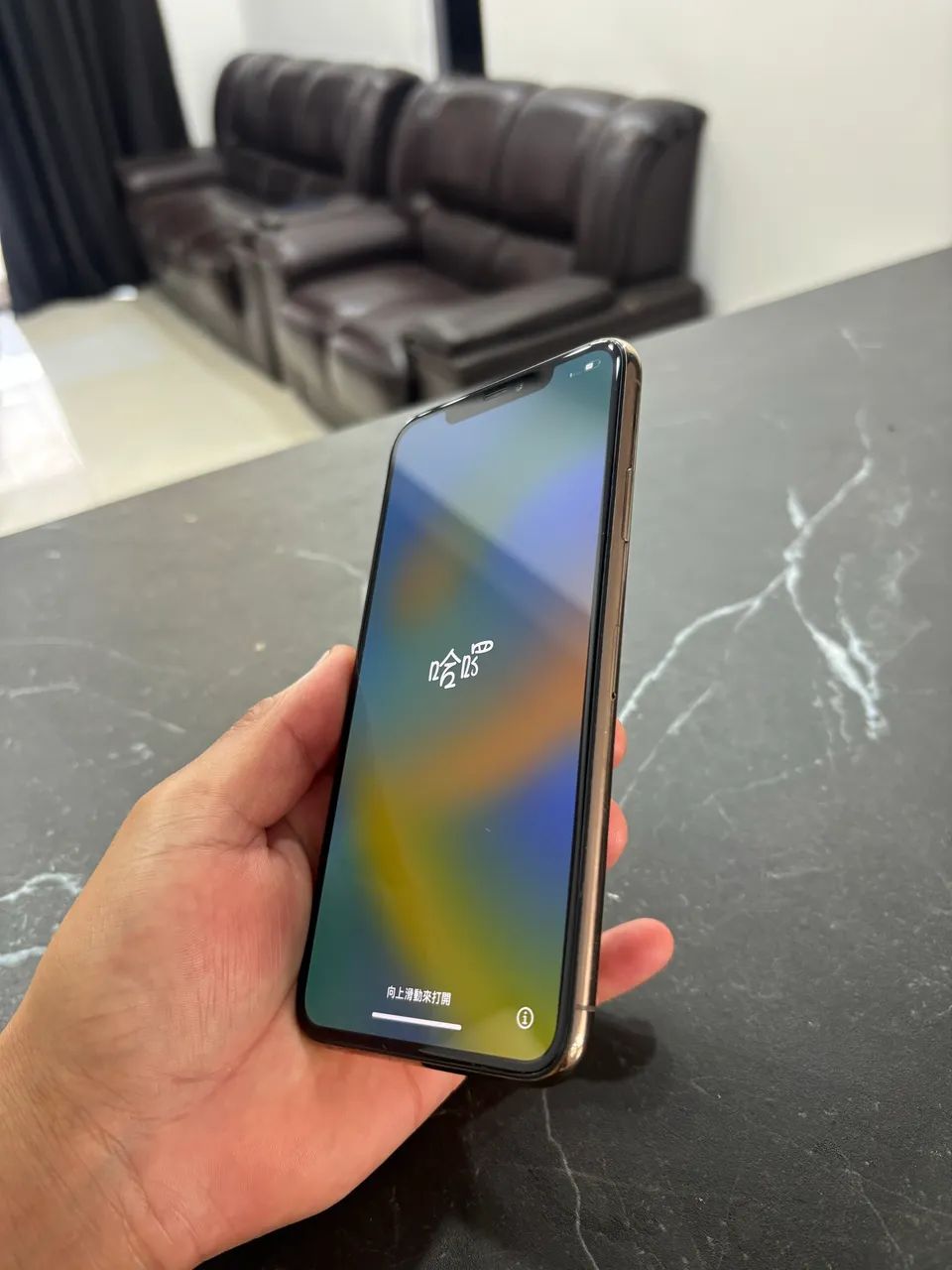 Vendo iPhone 11 Pro Max dourado  - Foto 4