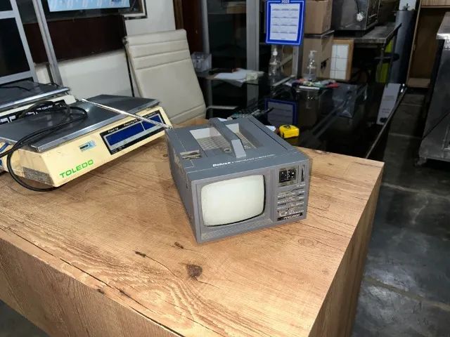 mini - televisor - marca deluxe - ,sem funcionar - Foto 2