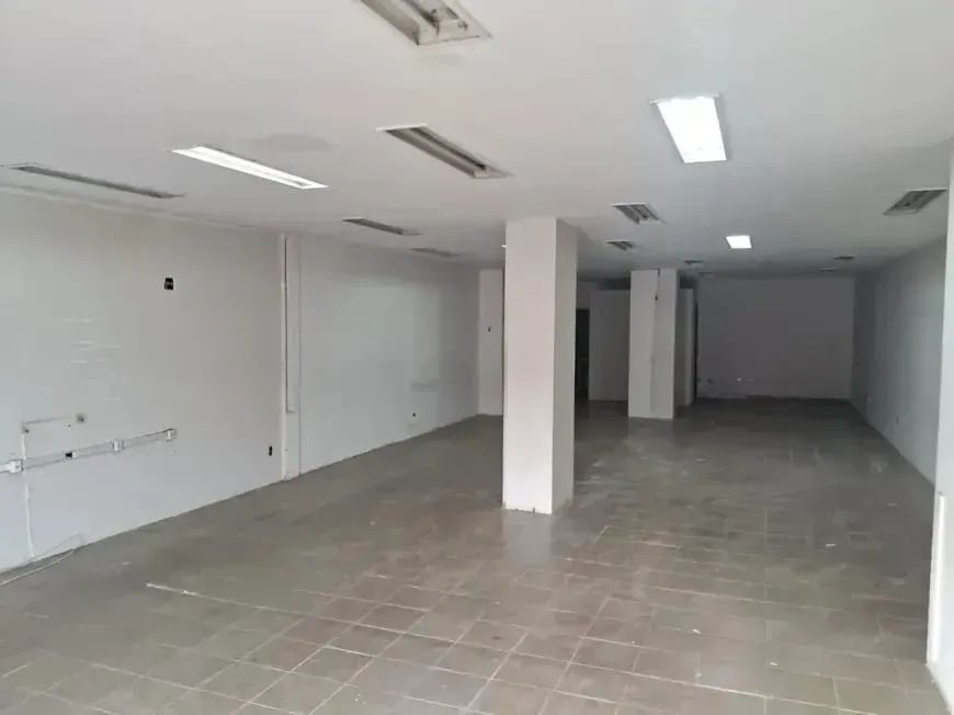 Imóvel para aluguel possui 100 metros quadrados em Centro - Macaé - RJ - Foto 5