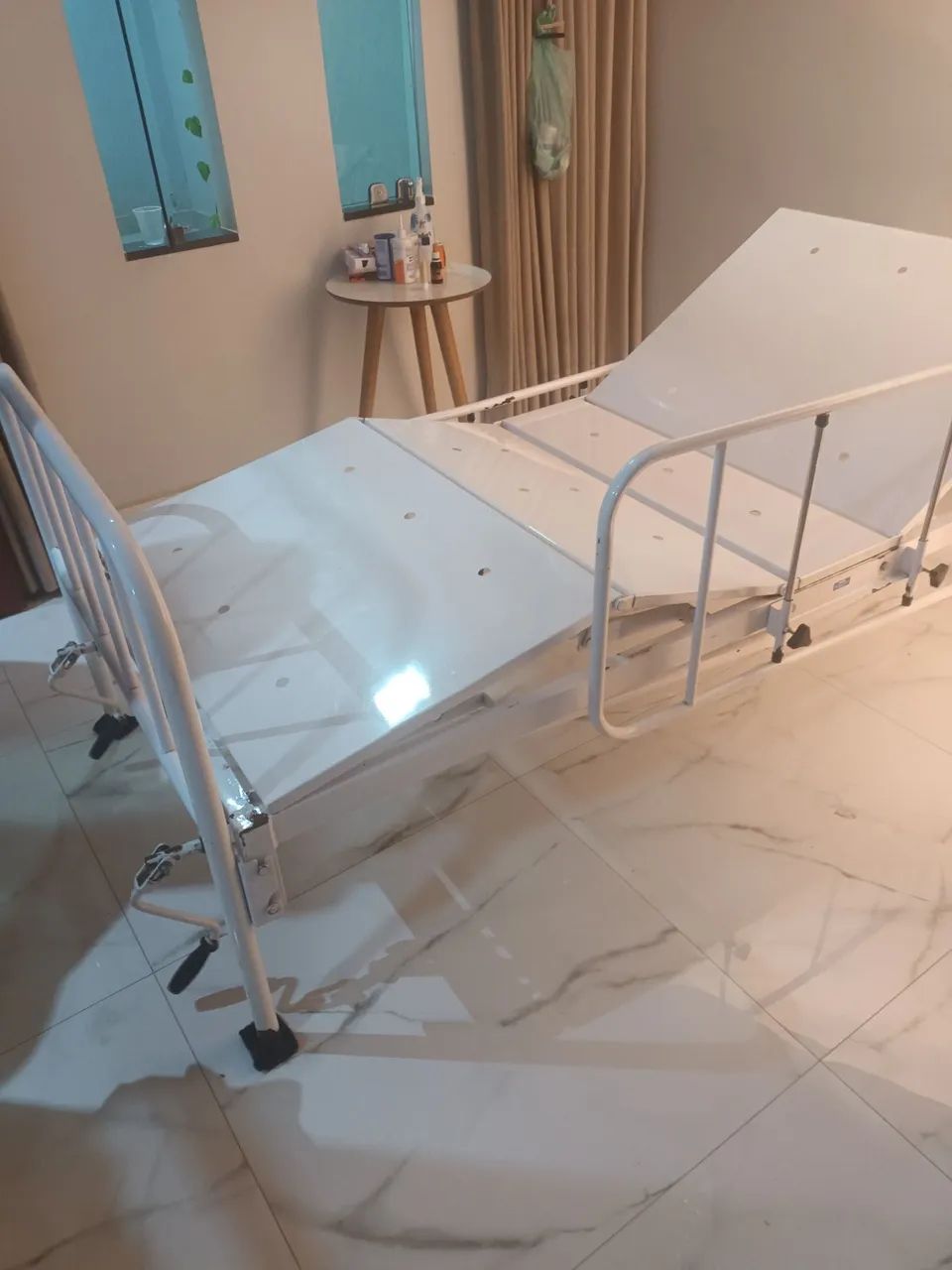 Cama hospitalar  em perfeito estado!