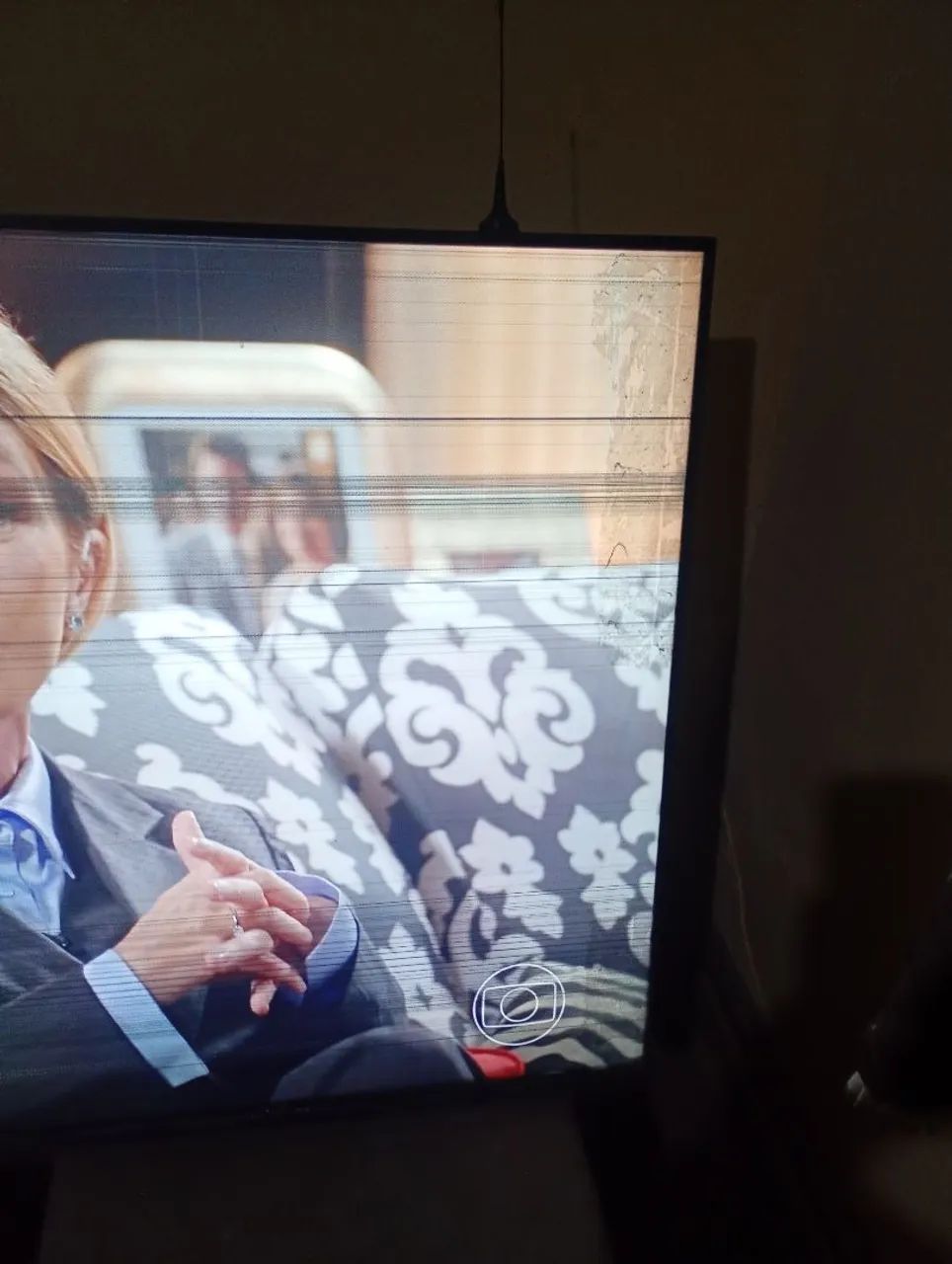 Vende se tv 55 polegadas com tela quebrada ligando  - Foto 3