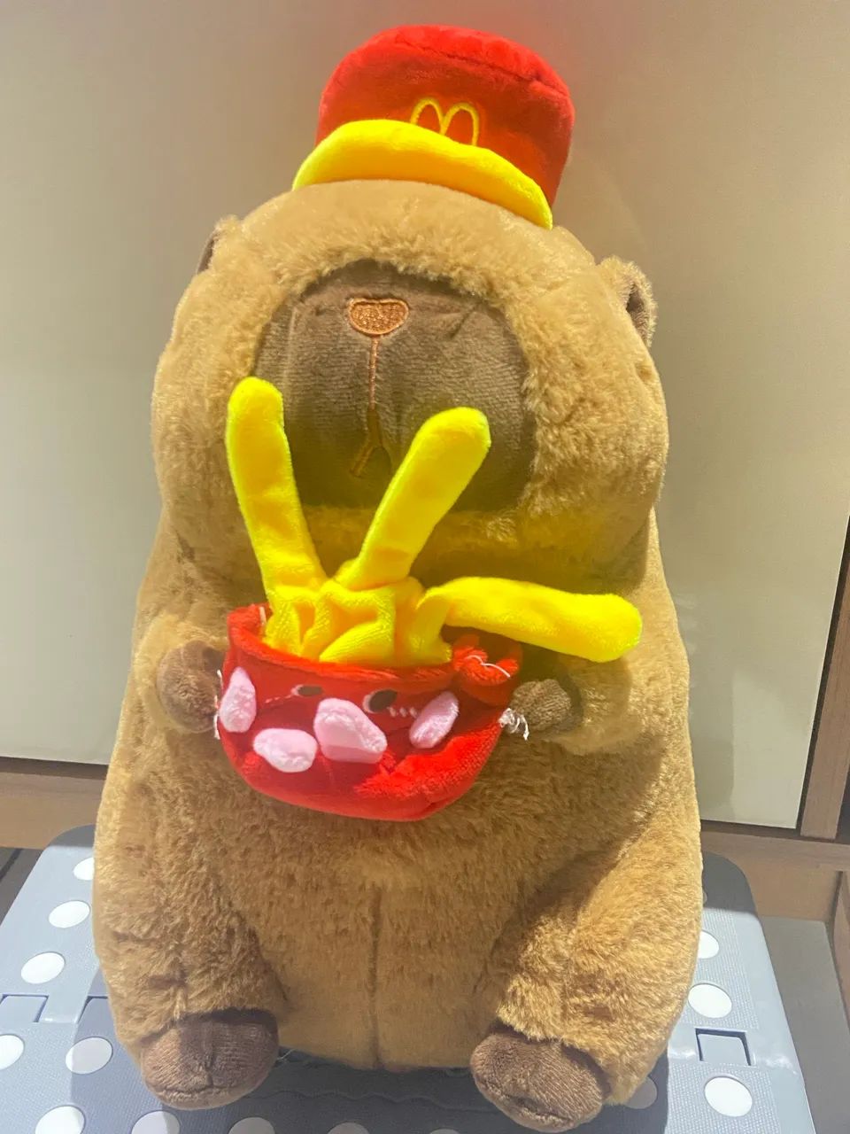 Pelúcia Capivara MC Donalds 
