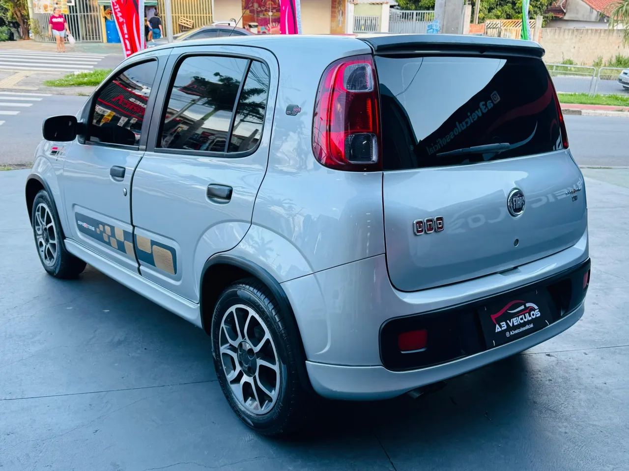 Fiat Uno Sporting 1.4 EVO Fire Flex 8V 4P 2012 - Foto 2