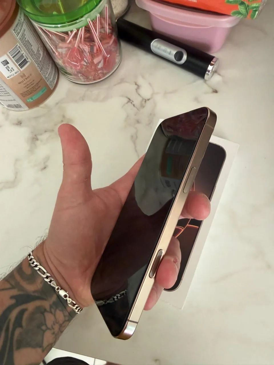 iPhone 16 pro max 98% bateria - Foto 5
