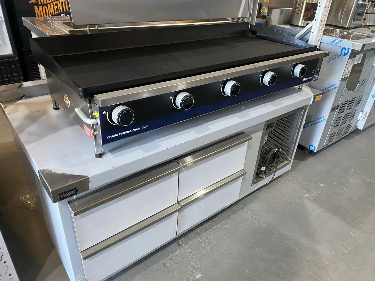 Balcão refrigerado com gavetas ( baixo para chapa) 