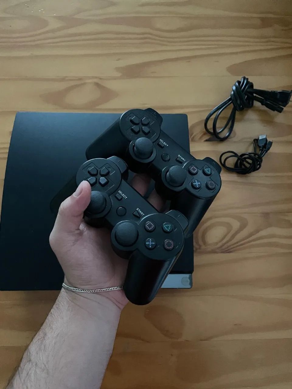 PS3 Slim + Cabos + 2 Controles DESBLOQUEADO - Foto 3
