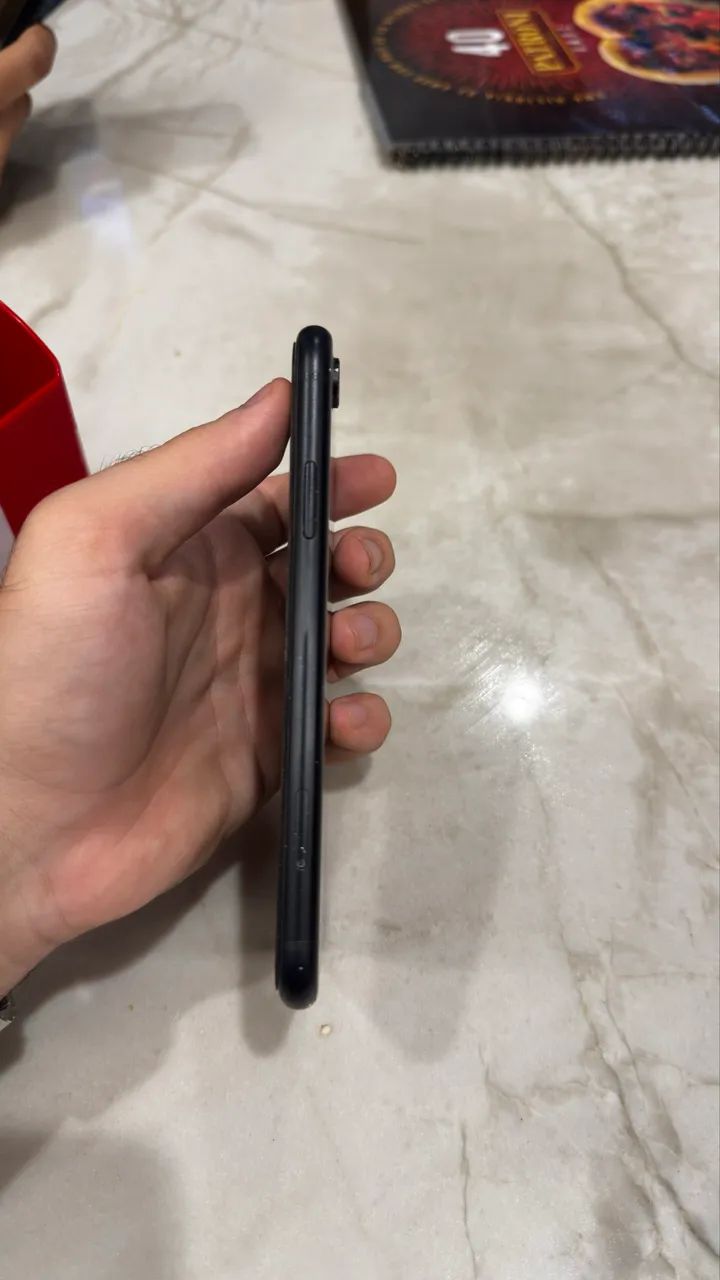 iphone XR 76% com marcas de uso bom estado - Foto 3