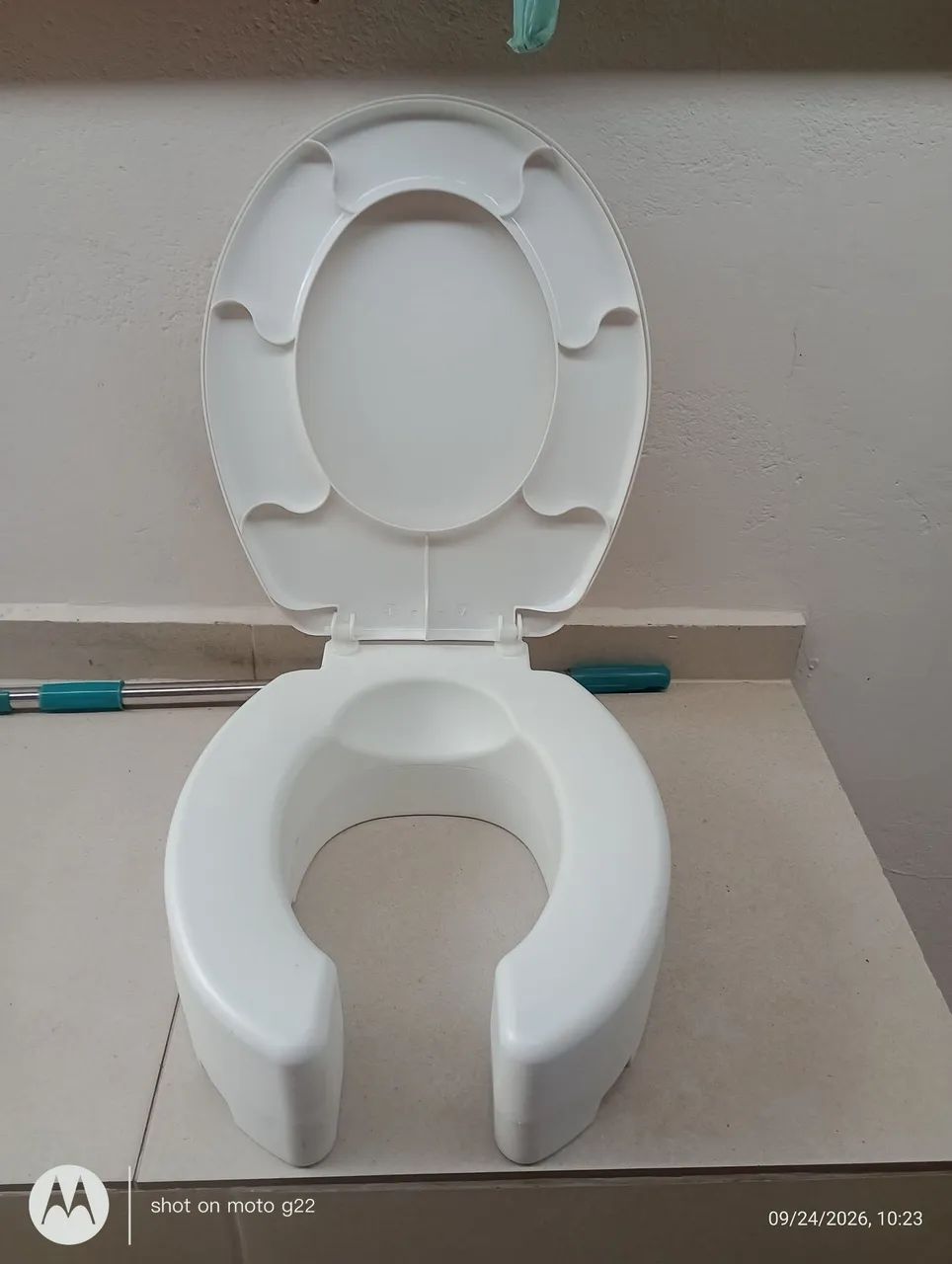 Assento de vaso sanitário elevado