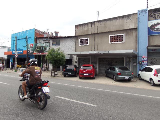 Vendo Galpão no Montese, Medindo 19 x 40, na Av. Gomes de matos