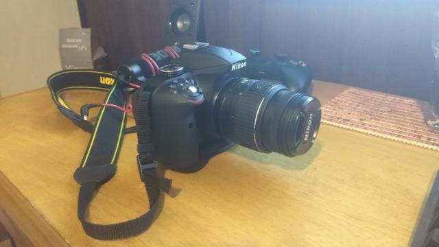 Câmera Nikon D3300 Poucos cliques + lente 50mm - Foto 2