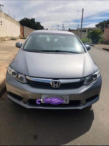 Civic 13-14 Carro tomado de financiamento, sem sinistro , sem batida 4 pneus novos