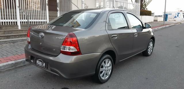 Toyota Etios X Plus 1.5 sedan - Foto 3