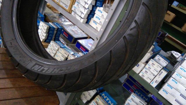 Pneu moto michelin 160/60/17 usado apenas 100,00 - Foto 3