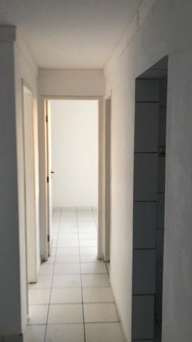 Vendo Apartamento no Cond. Vivendas Parnamirim com garagem coberta no 2º andar - Foto 3