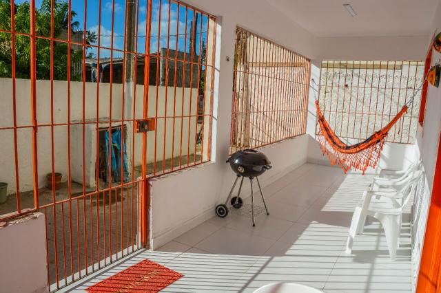 Casa 3 qts a 200m da pracinha
