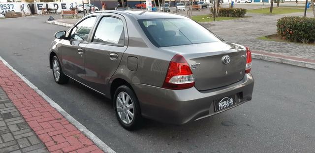 Toyota Etios X Plus 1.5 sedan - Foto 5