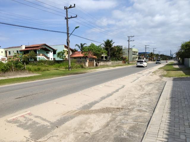 Sobrado em Itapoá, com 2 apartamentos, região nobre comércio e residencial - Foto 11