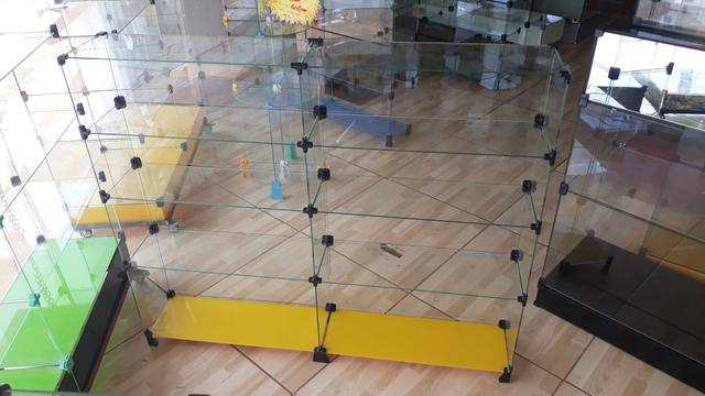 Expositor, vitrine, prateleira ou balcão de vidro com pezinho - Foto 2