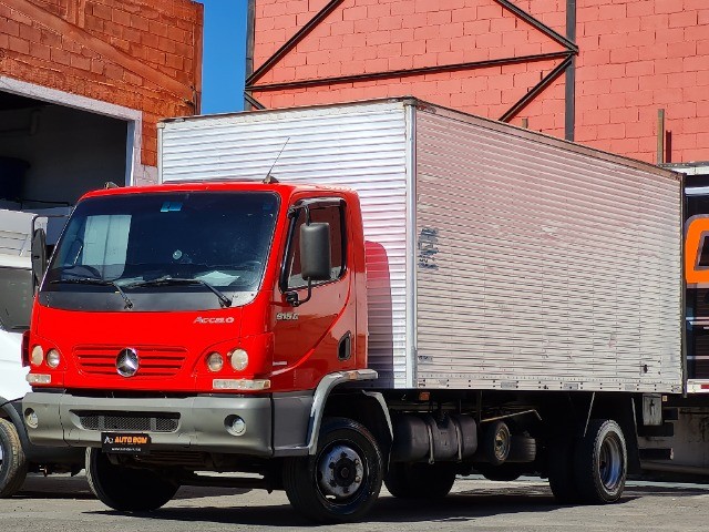 MERCEDES BENZ MB 915C BAÚ FACCHINI DE 5,50M 2009