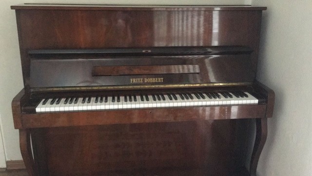 Piano Fritz Dobbert Modelo 102 IB Brilhante