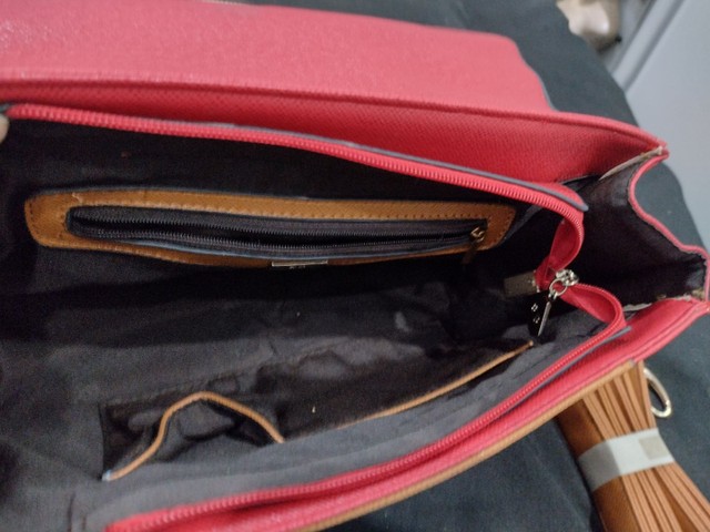 Bolsa vermelha e marrom com o cinto  - Foto 4