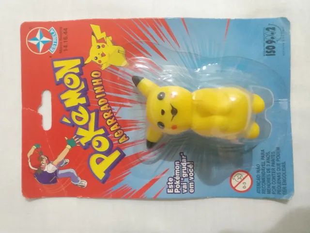 POKEMON PIKACHU AGARRADINHO EM VINIL, BRINQUEDO LACRADO