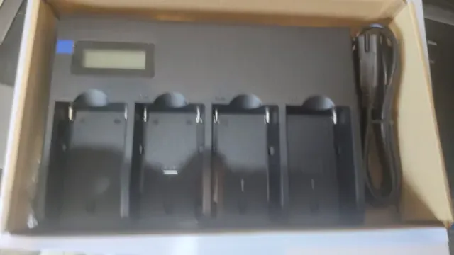 Carregador Quádruplo Probty Para Baterias Np-F970 F980 F770 F570 F960 Carrega 4 Baterias - Foto 4