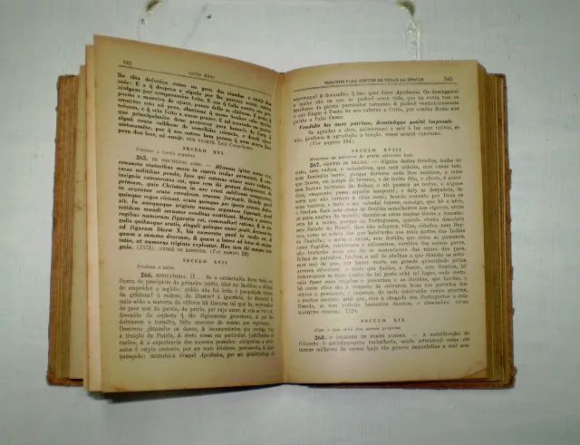 Dois livros de línguas. - Cód. 346 - - Foto 6