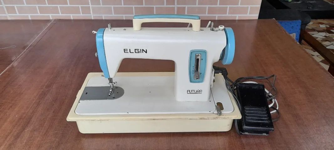 Maquina de costura Elgin funcionando. - Foto 4
