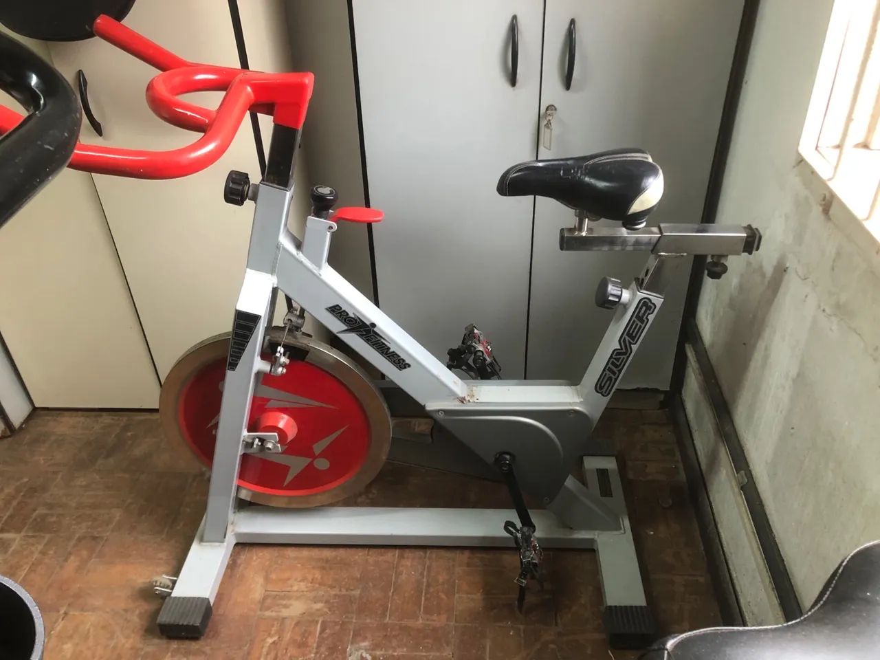 Bike Spinning e Ergométrica, tornozeleiras e pesos Bola - Foto 4