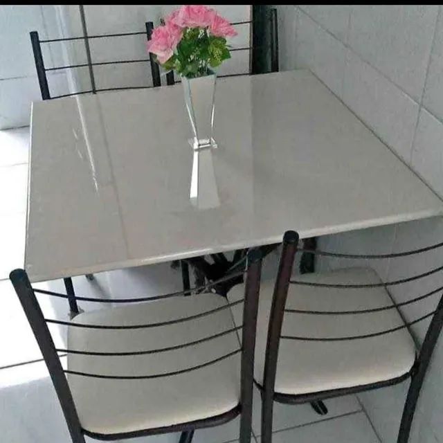 Mesa 70x70 Granitada com 4 cadeiras 