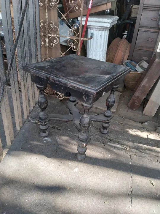 Mesa de canto estilo colonial antiga