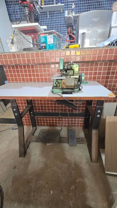 Maquina de overlock - Foto 4
