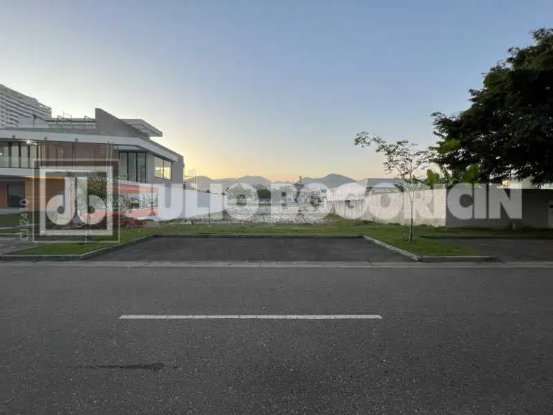 Terreno com 1001m² Condomínio Fechado Barra da Tijuca