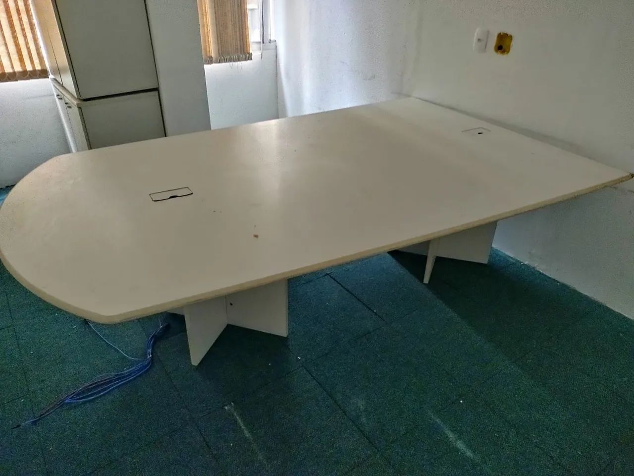 Mesa de reunião, Mdf, tem 2,415m, otimo estado e qualidade.