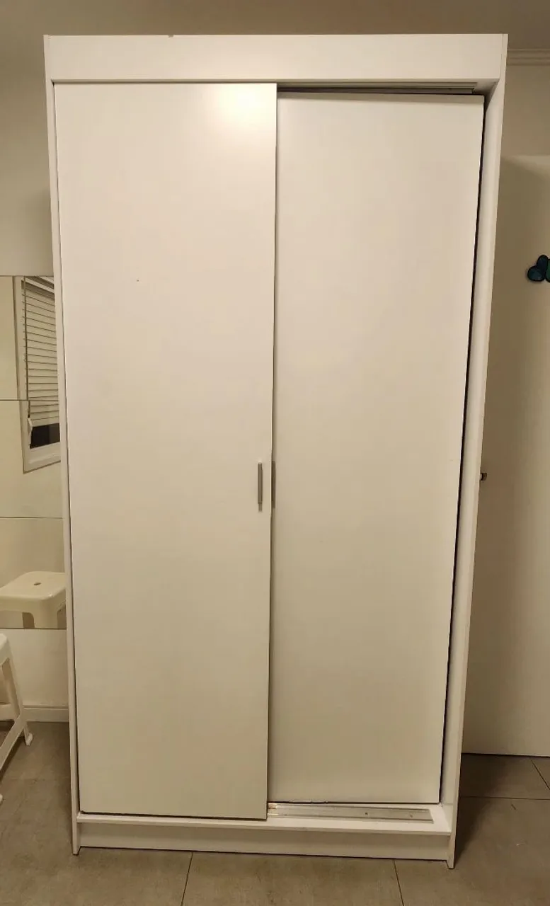 Guarda-Roupa Branco com Portas de Correr