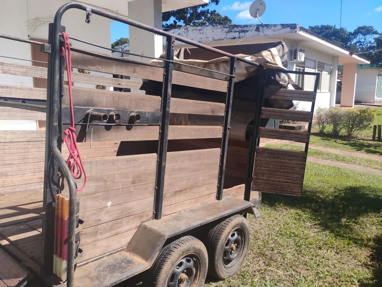 Trailer/ Carretinha trucada para transporte de animais - Foto 5
