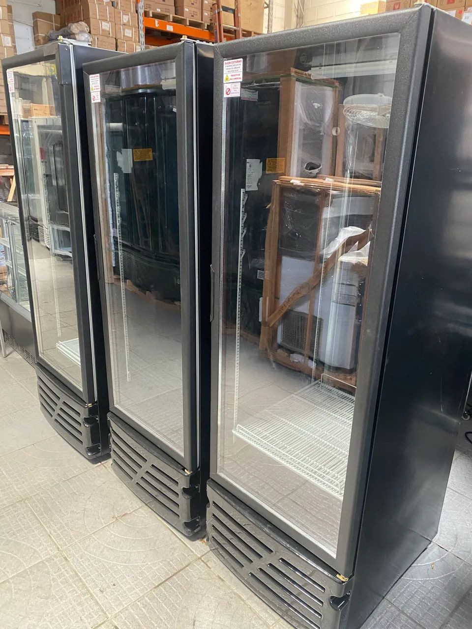 expositor de refrigerante 570L montado 