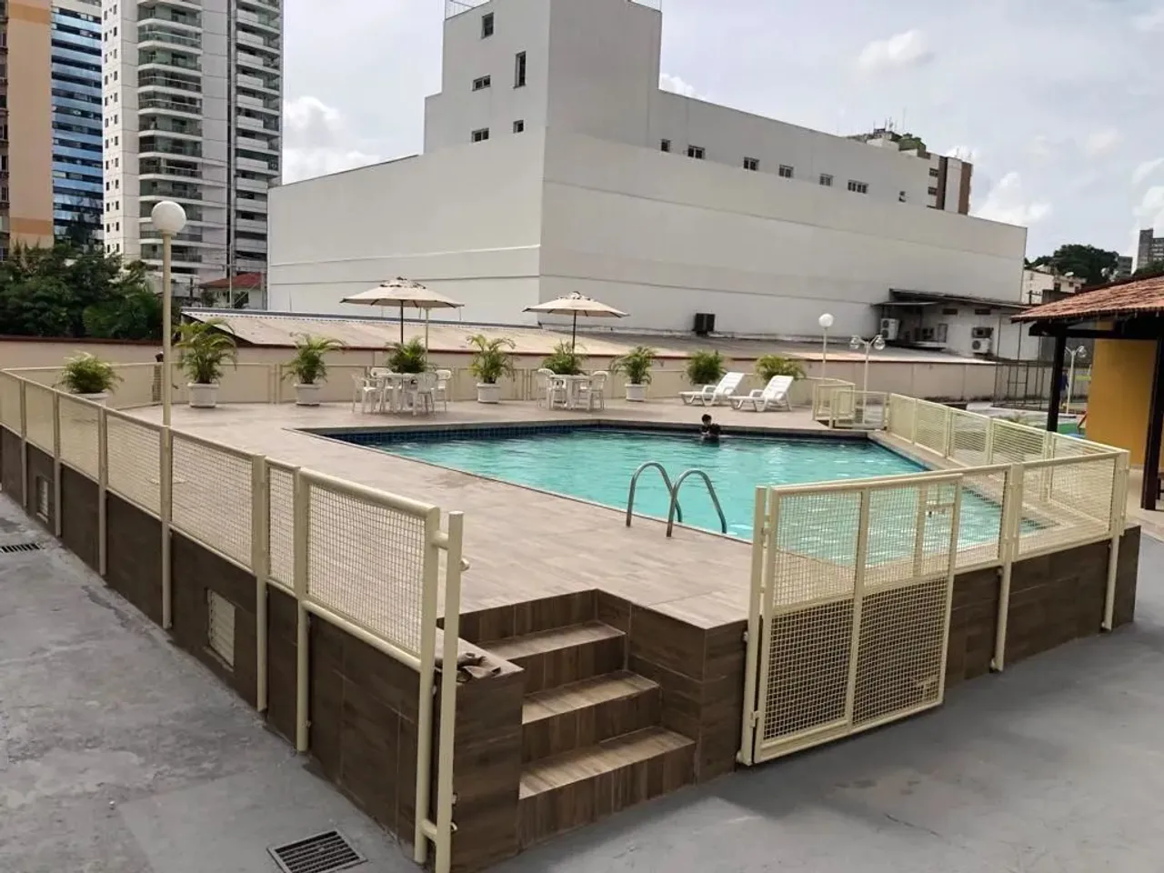 Um Lugar Imóveis aluga: Apartamento mobiliado ou semimobiliado de 3 quartos no Ed. Brands
