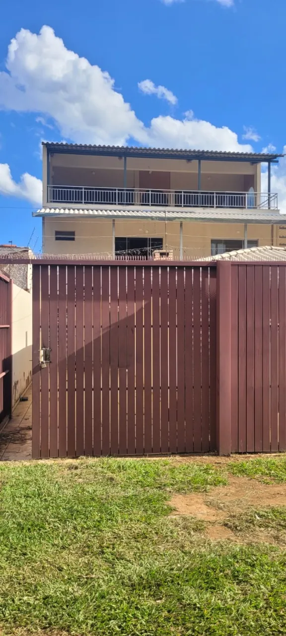 Alugo excelente casa no Setor Sul do Gama - 3 quartos com garagem