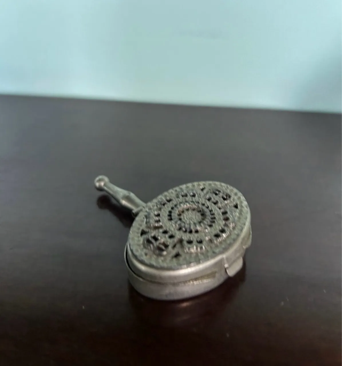 Mini cinzeiro de bolso antigo