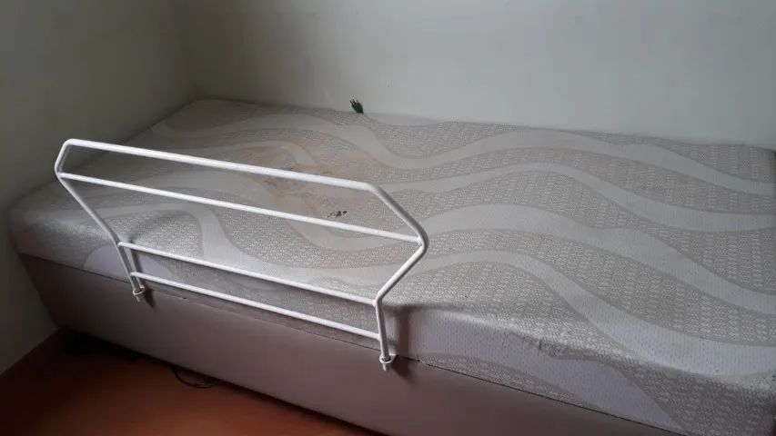 Cama Hospitalar Centauro com grade e controle remoto-Em perfeito funcionamento-Usada