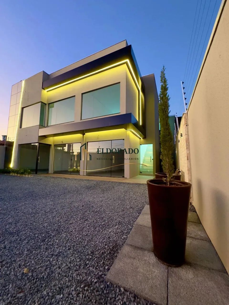 Aluga-se Prédio Comercial no CPA 1 - 6 salas com banheiro individual - Localização privile - Foto 3