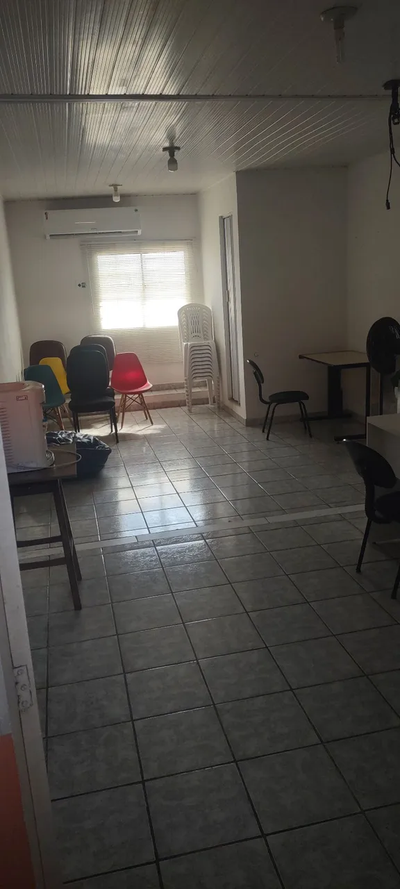 Alugo sala comercial Pq das Laranjeiras (altos)