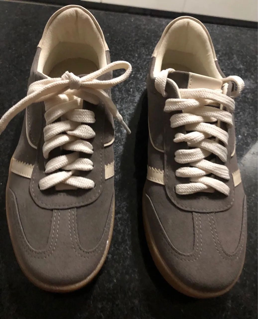 Tênis NOVO, número 35, marca Satinato